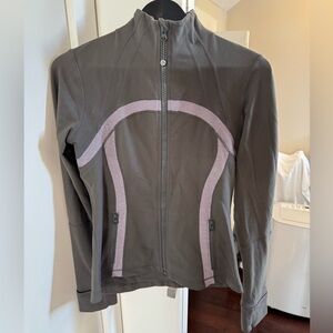 LULULEMON DEFINE JACKET/ SIZE 8 olive green & cream.